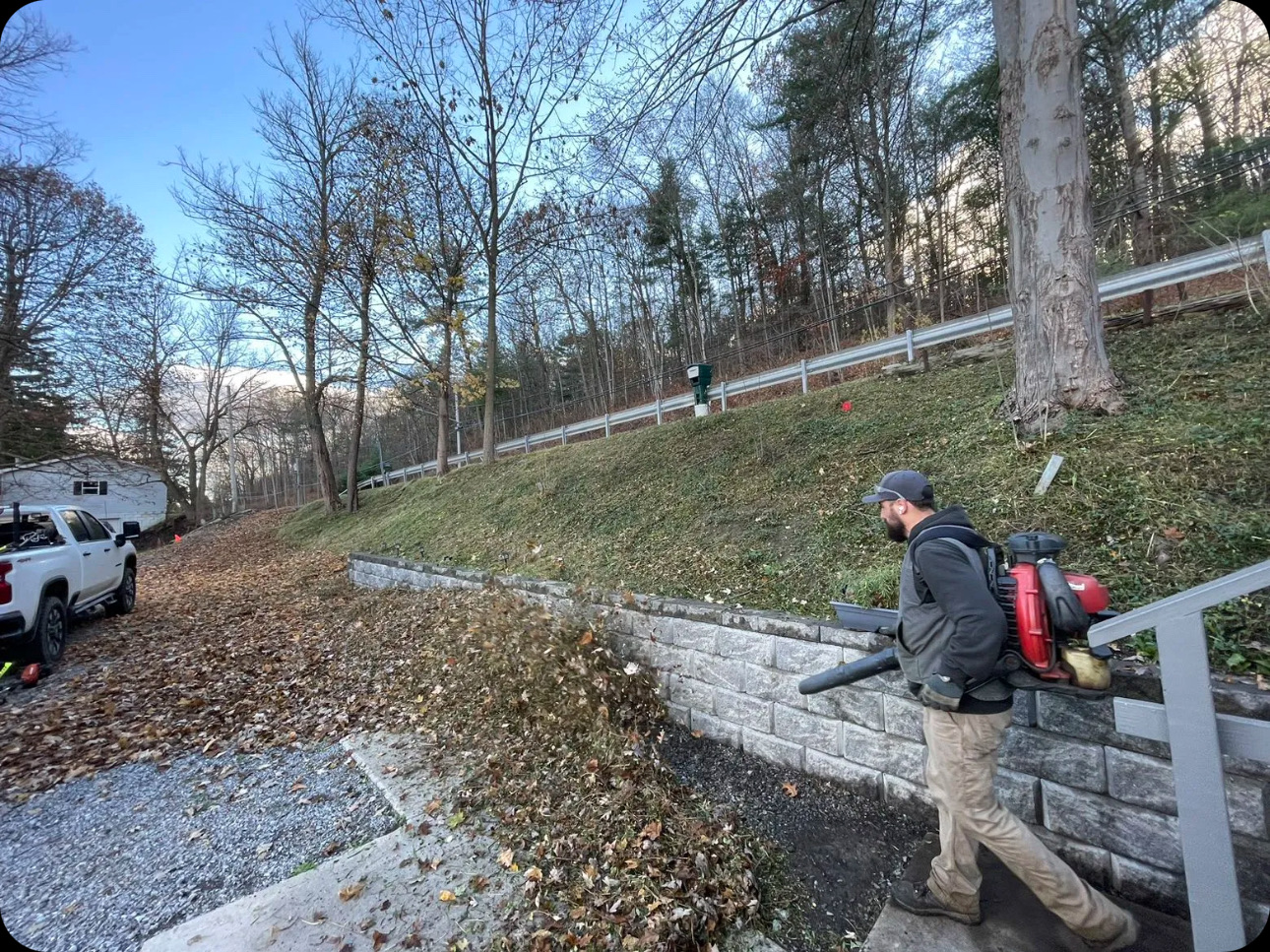 Fall cleanup service